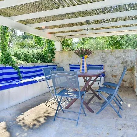 Trulli Cortese With Pool Apartment
